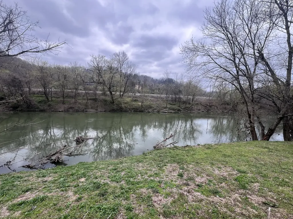 59 River Road Miracle KY 40856