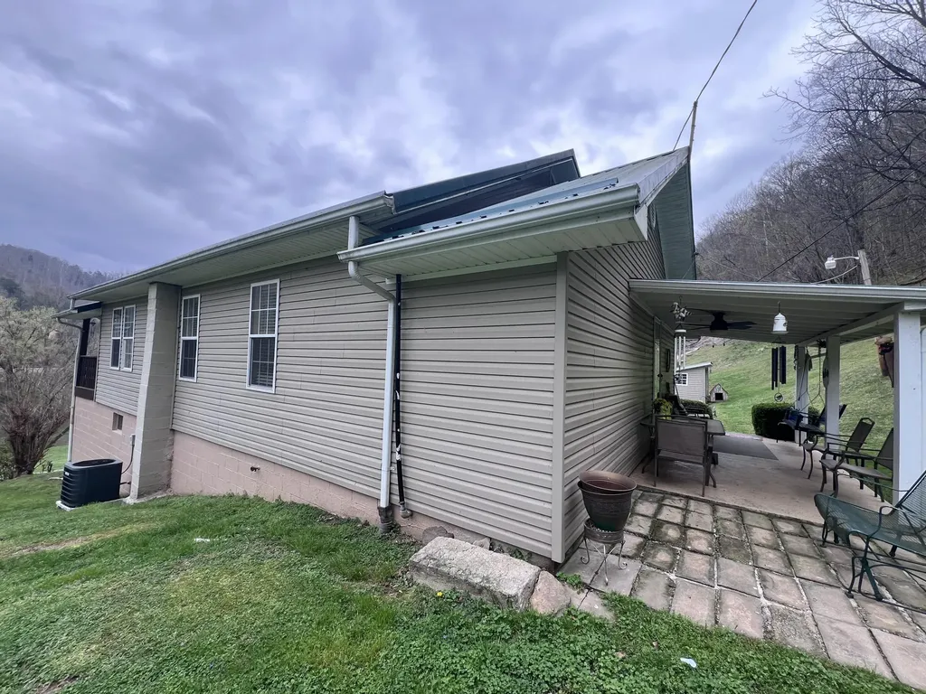 59 River Road Miracle KY 40856