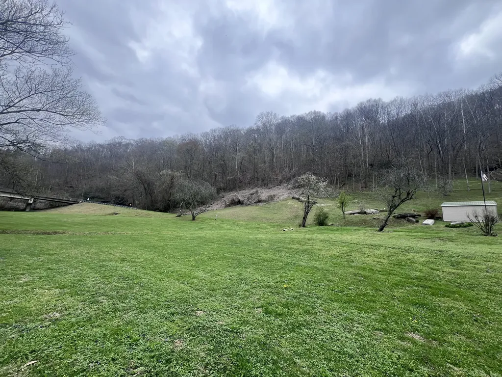 59 River Road Miracle KY 40856