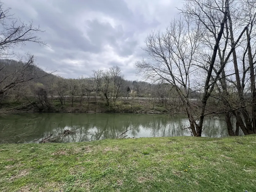 59 River Road Miracle KY 40856