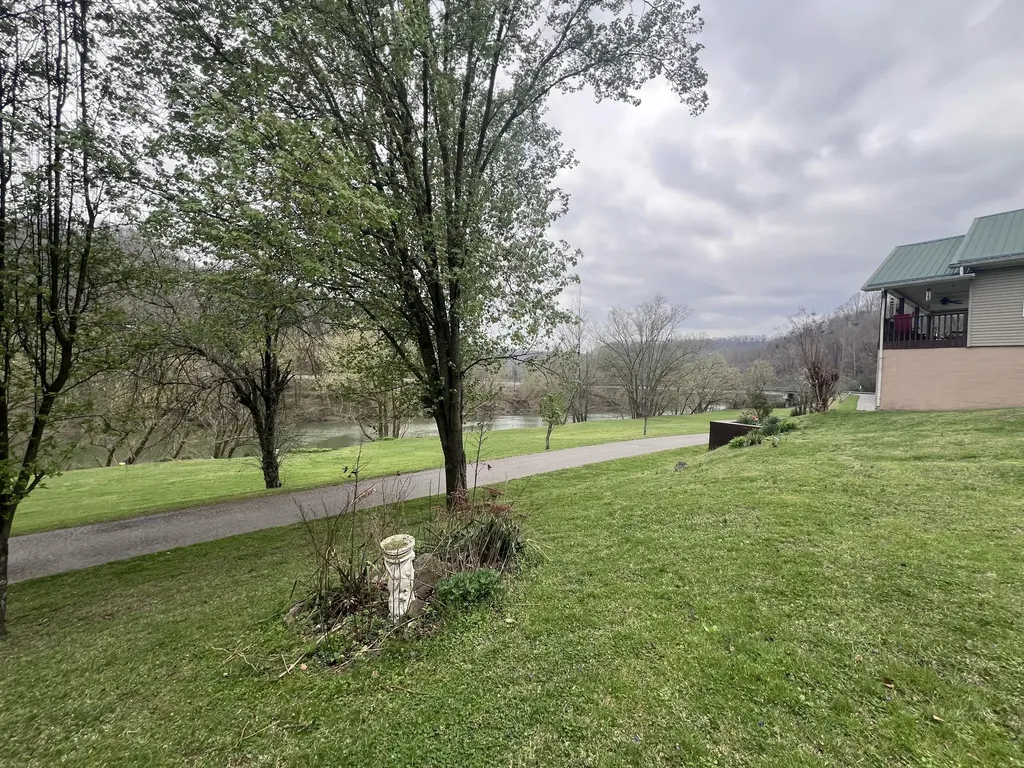 59 River Road Miracle KY 40856