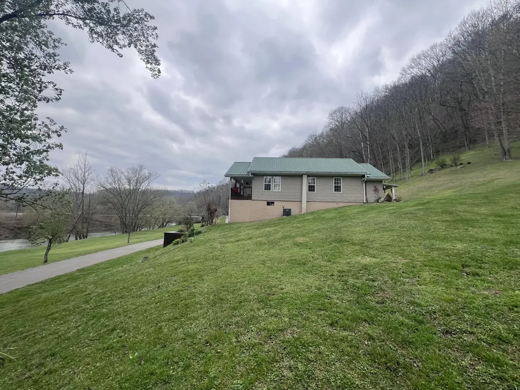 59 River Road Miracle KY 40856