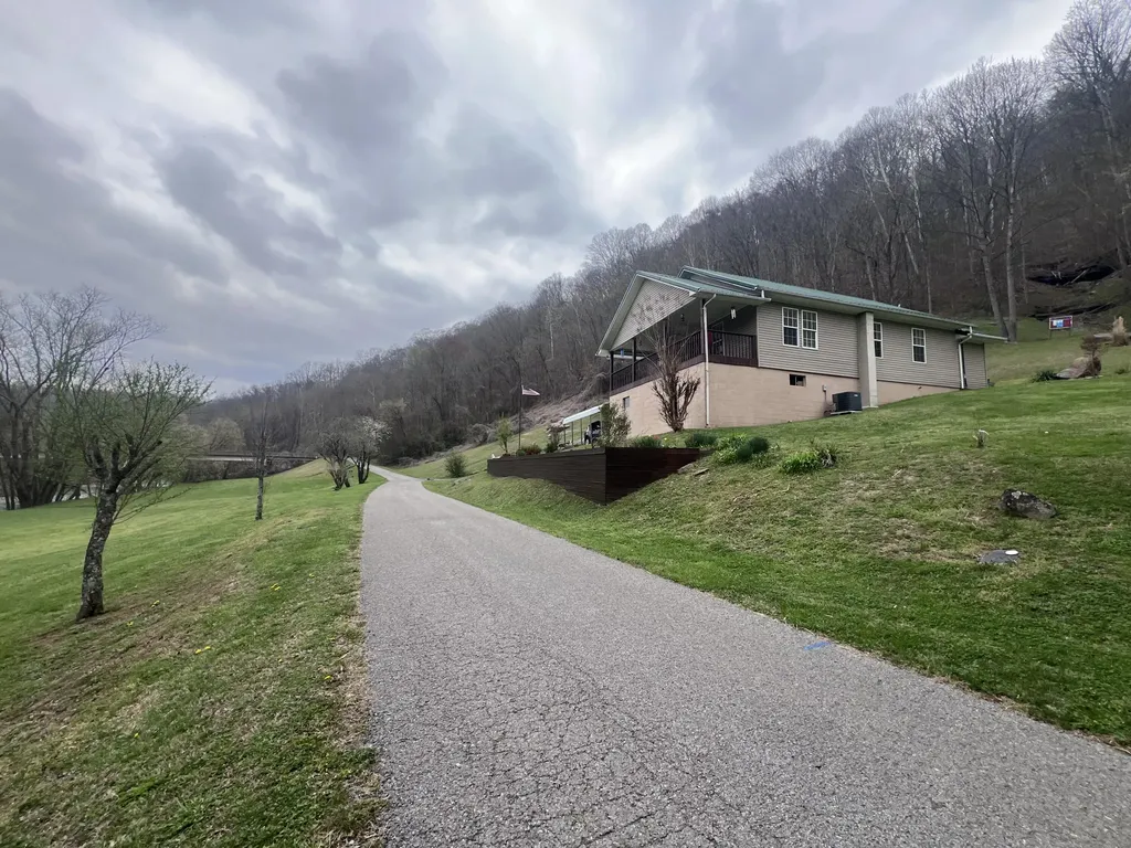 59 River Road Miracle KY 40856