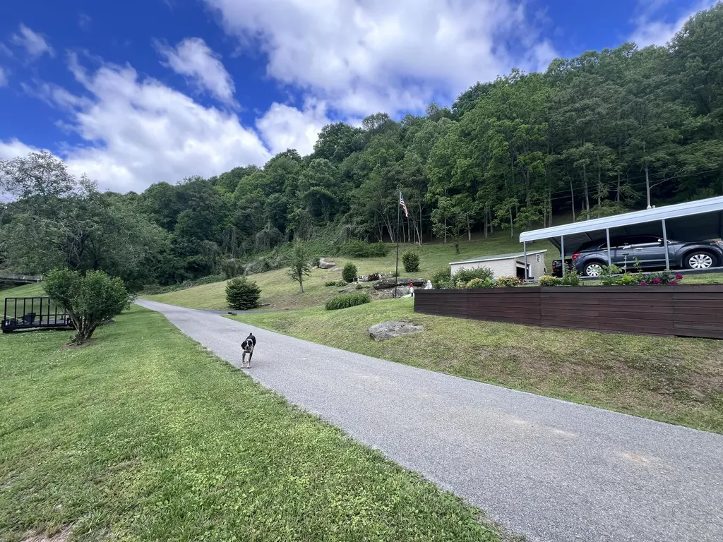 59 River Road Miracle KY 40856