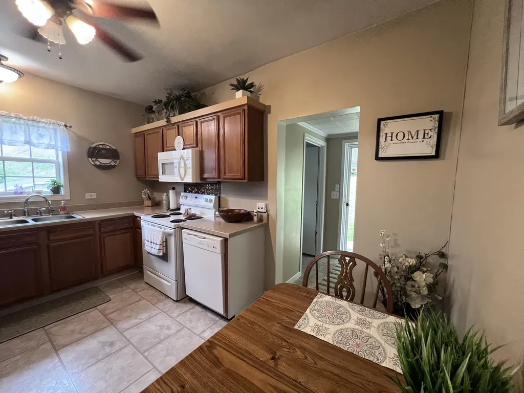 59 River Road Miracle KY 40856