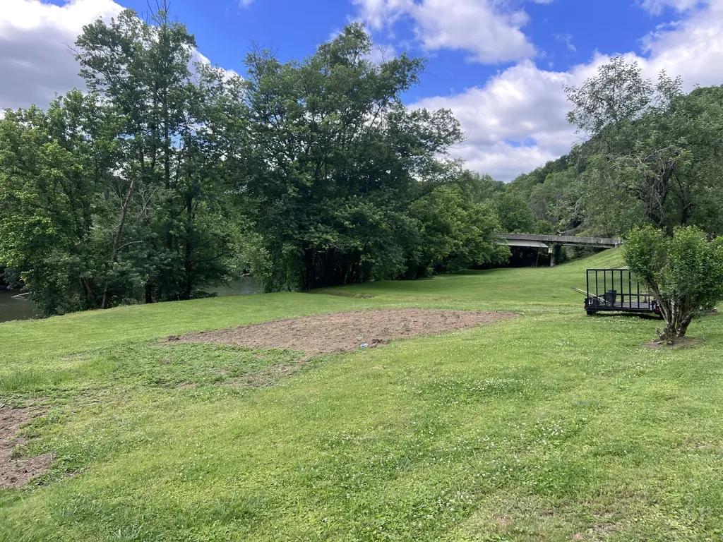 59 River Road Miracle KY 40856
