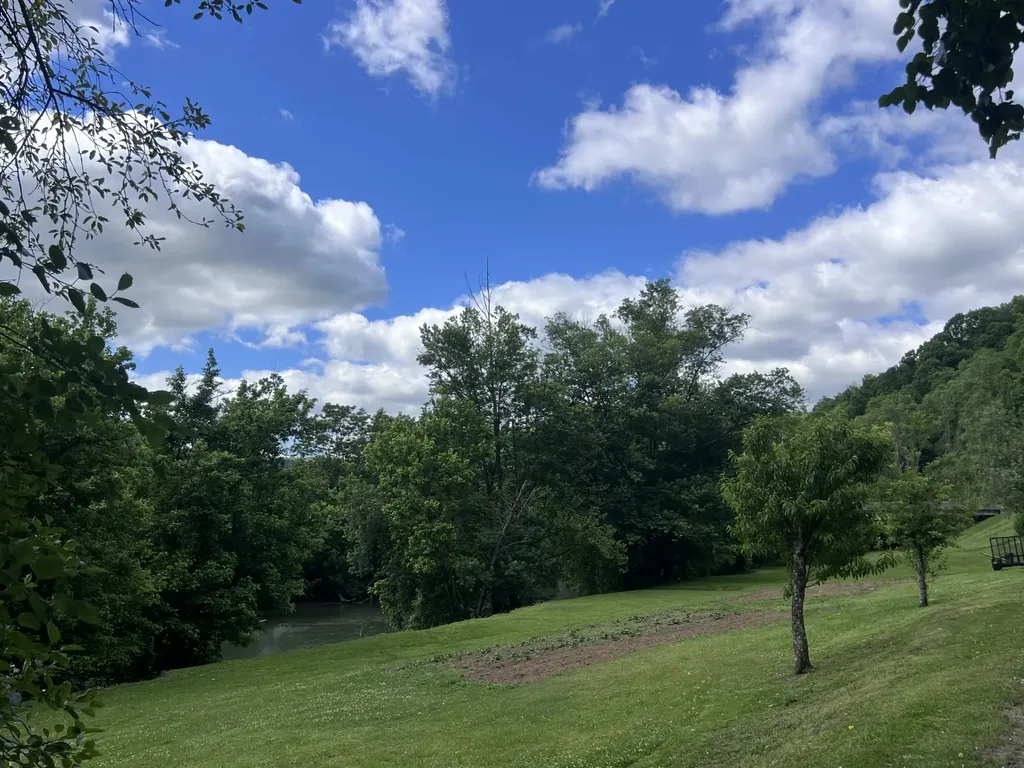 59 River Road Miracle KY 40856