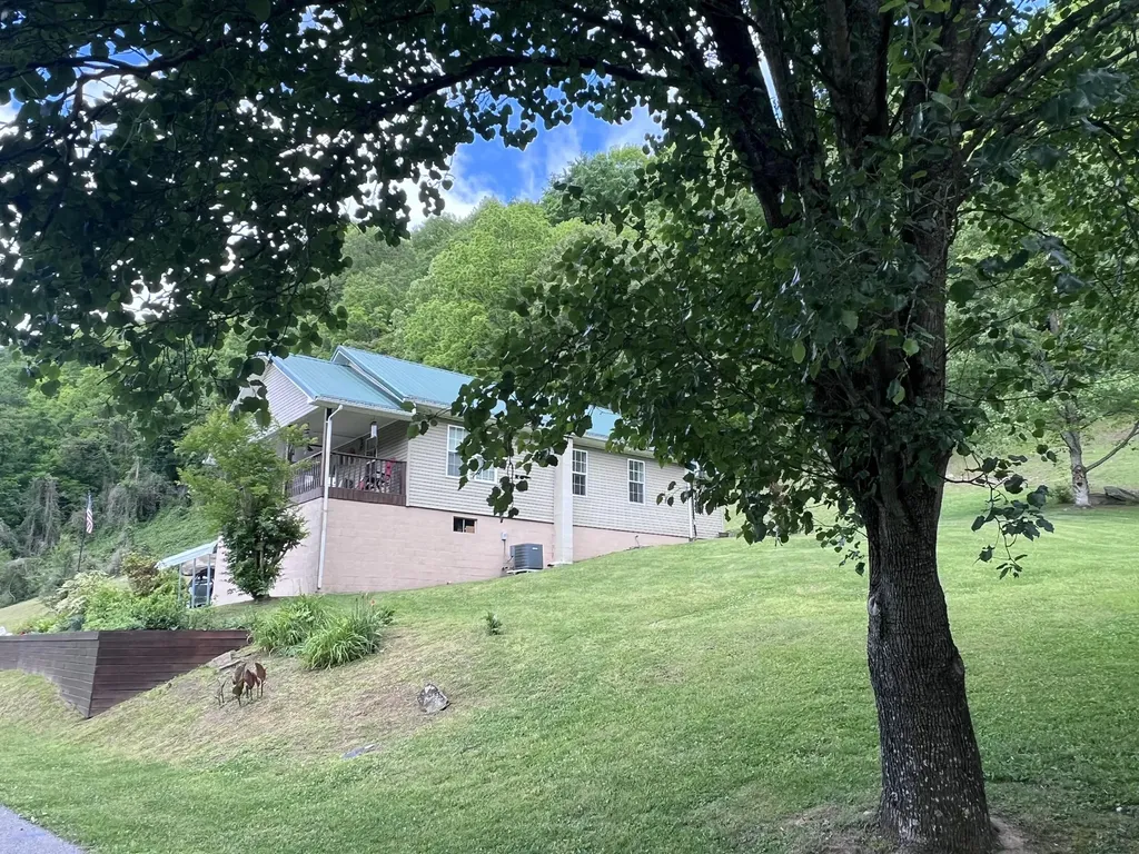 59 River Road Miracle KY 40856