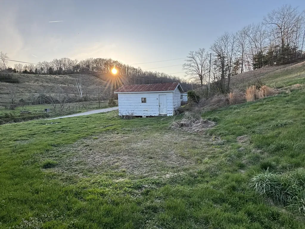 50 W Maytown Road Ezel KY 41425