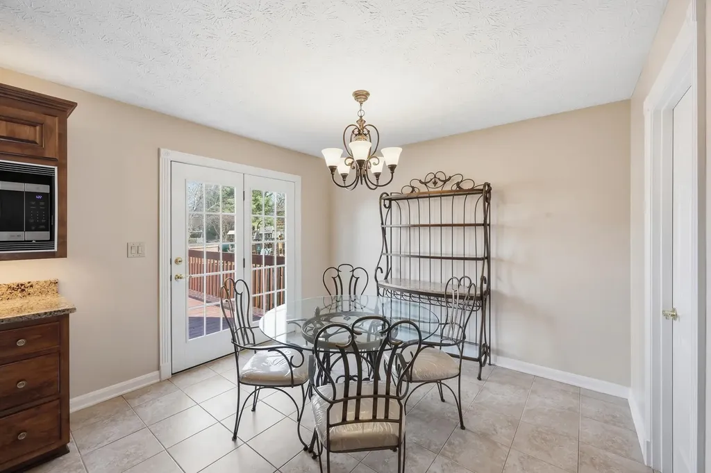 4733 Ironbridge Drive Lexington KY 40515