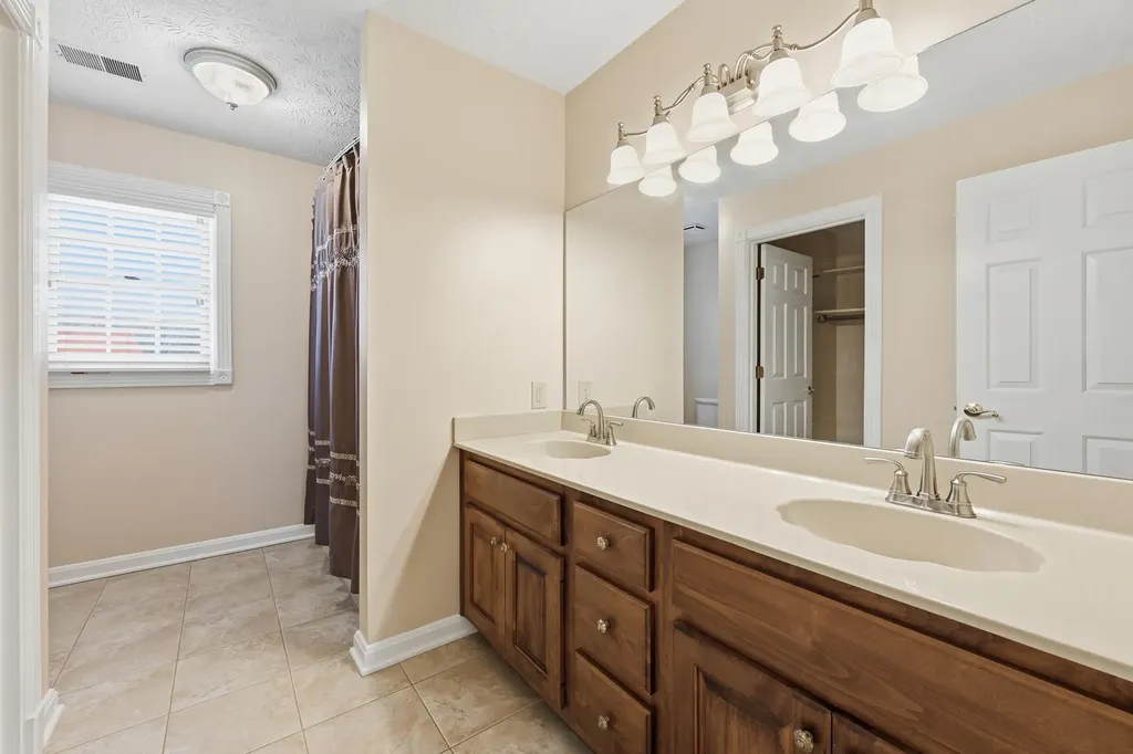 4733 Ironbridge Drive Lexington KY 40515