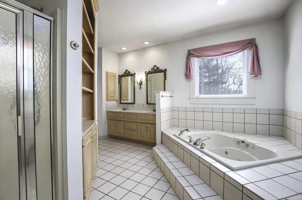 392-394 Lexington Road Versailles KY 40383