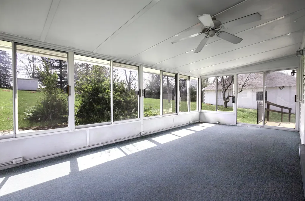 392-394 Lexington Road Versailles KY 40383