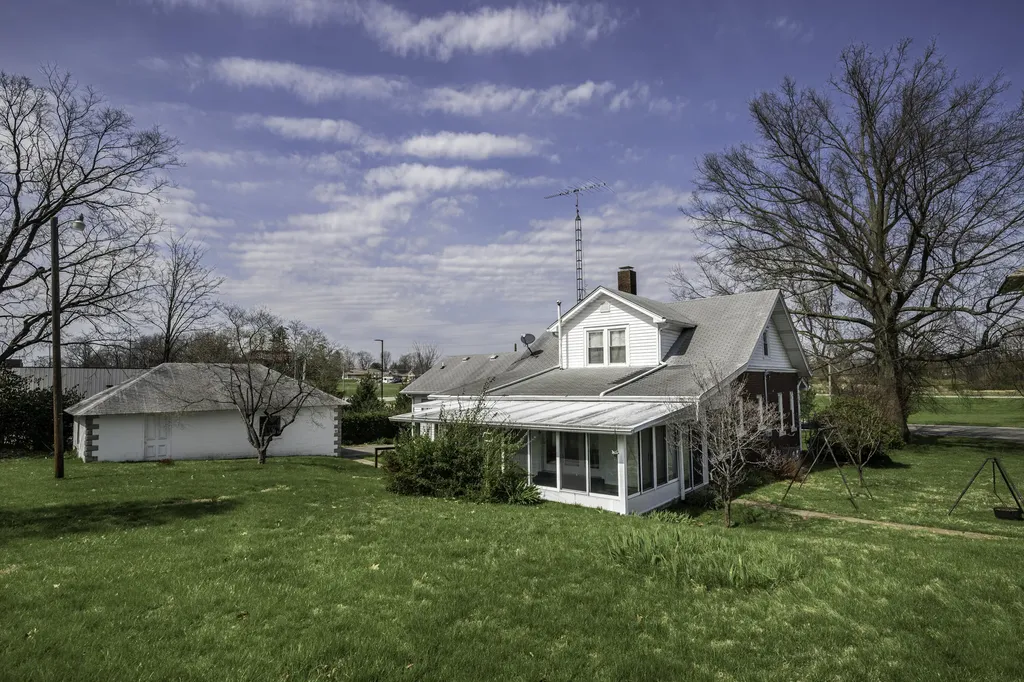 392-394 Lexington Road Versailles KY 40383