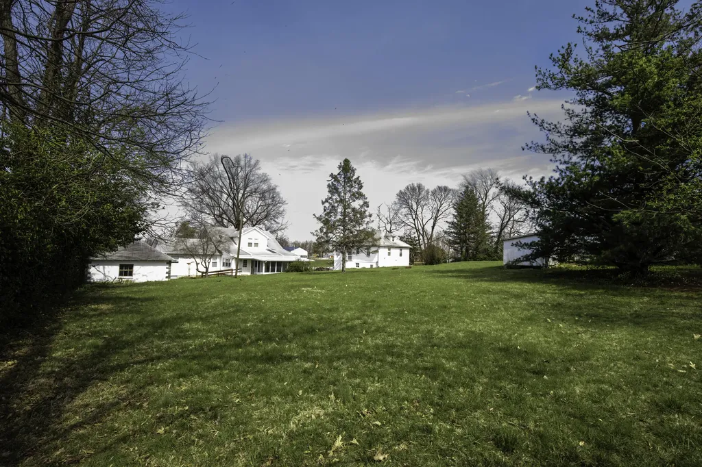 392-394 Lexington Road Versailles KY 40383