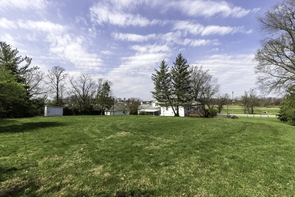 392-394 Lexington Road Versailles KY 40383