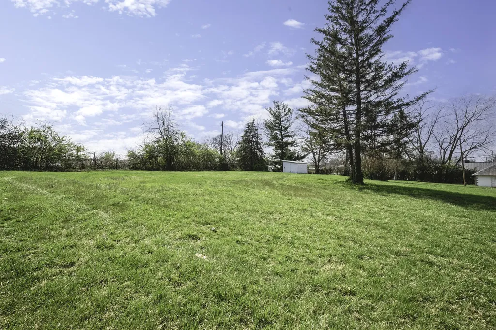392-394 Lexington Road Versailles KY 40383