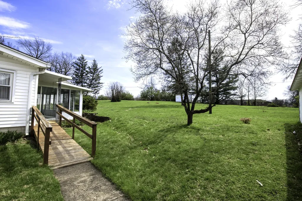 392-394 Lexington Road Versailles KY 40383