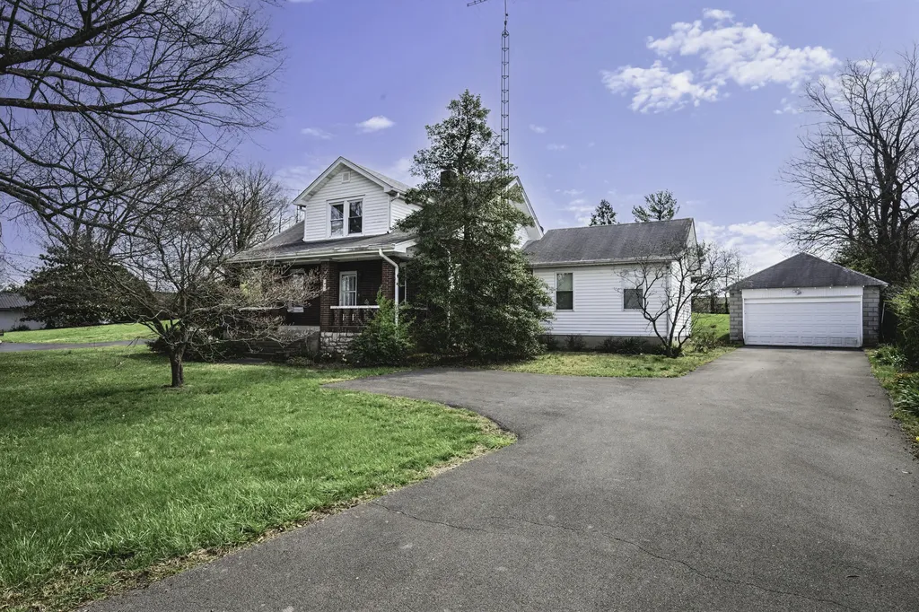 392-394 Lexington Road Versailles KY 40383