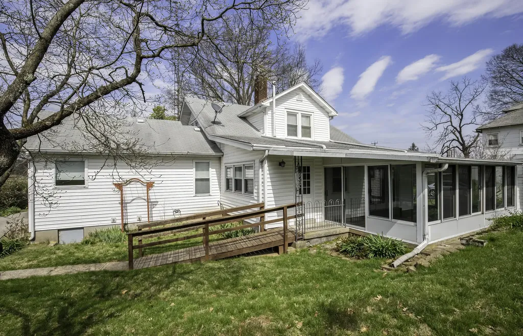 392-394 Lexington Road Versailles KY 40383
