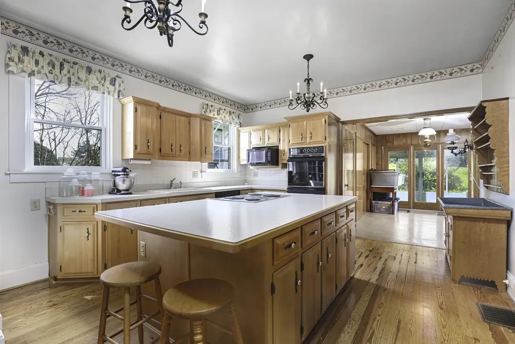 392-394 Lexington Road Versailles KY 40383