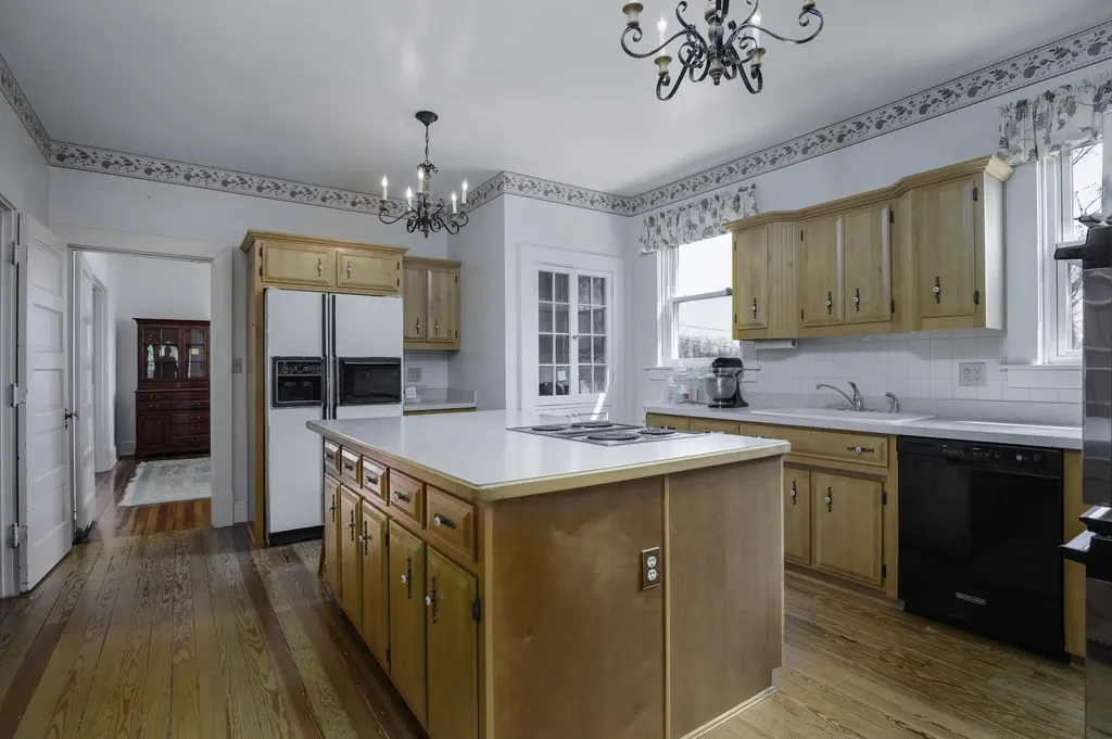 392-394 Lexington Road Versailles KY 40383