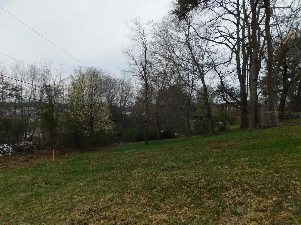 1634 Senator Lane London KY 40741