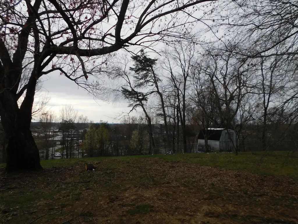 1634 Senator Lane London KY 40741