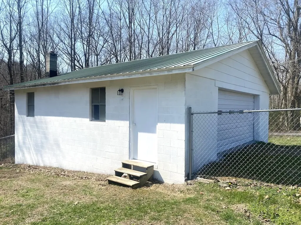 281 Harrison Road Knifley KY 42753