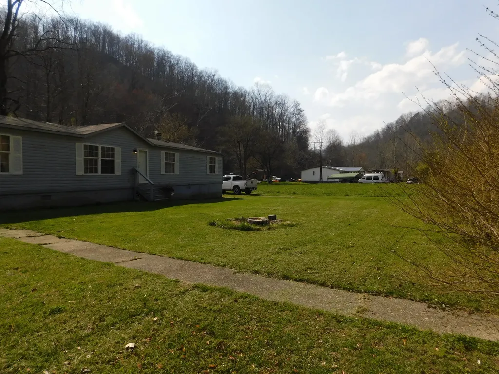 16062 U.s. 421 Cranks KY 40820