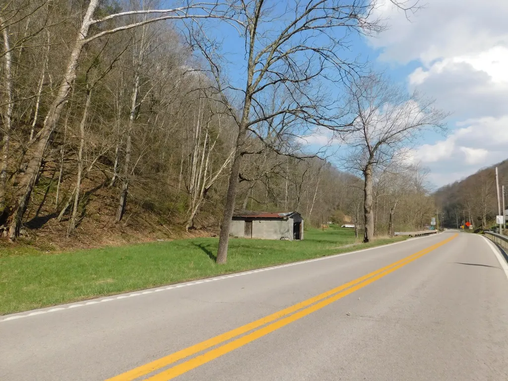 16062 U.s. 421 Cranks KY 40820