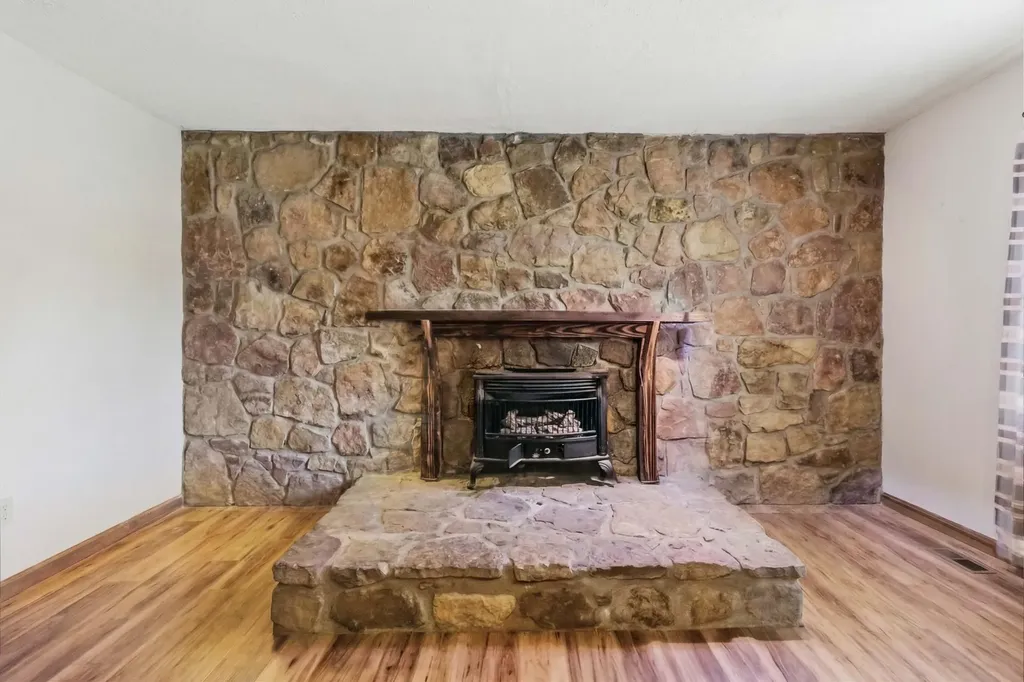 16710 Kentucky 1247 Waynesburg KY 40489