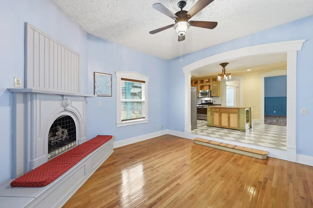 119 E Stephens Street Midway KY 40347