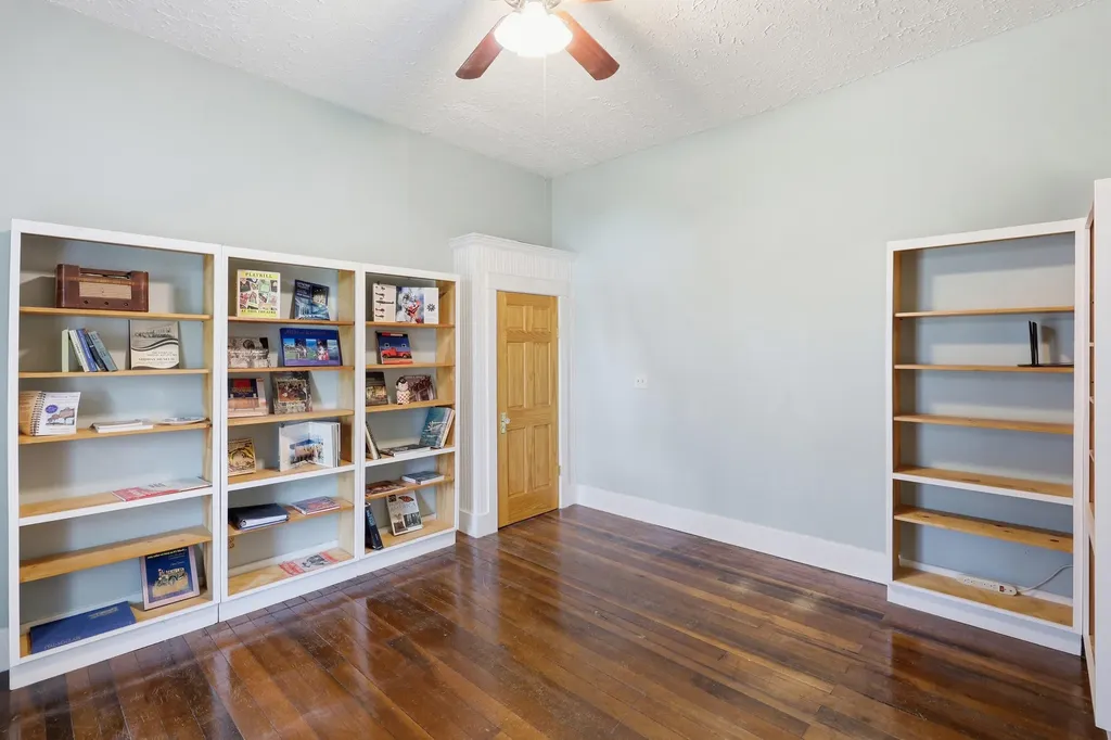 119 E Stephens Street Midway KY 40347