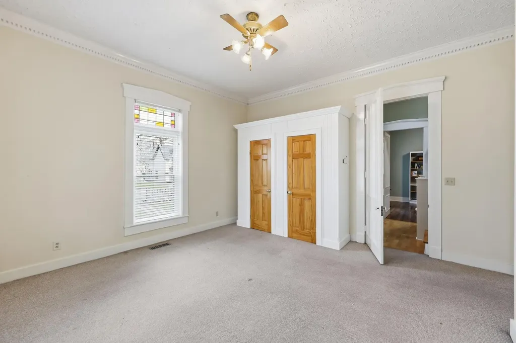119 E Stephens Street Midway KY 40347
