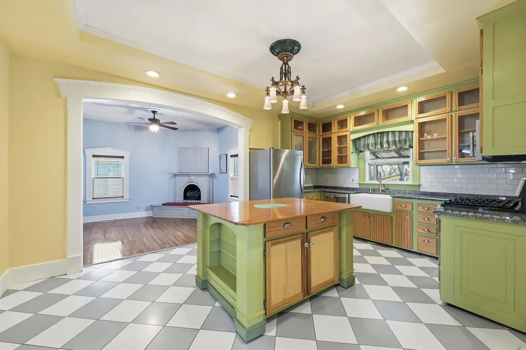 119 E Stephens Street Midway KY 40347