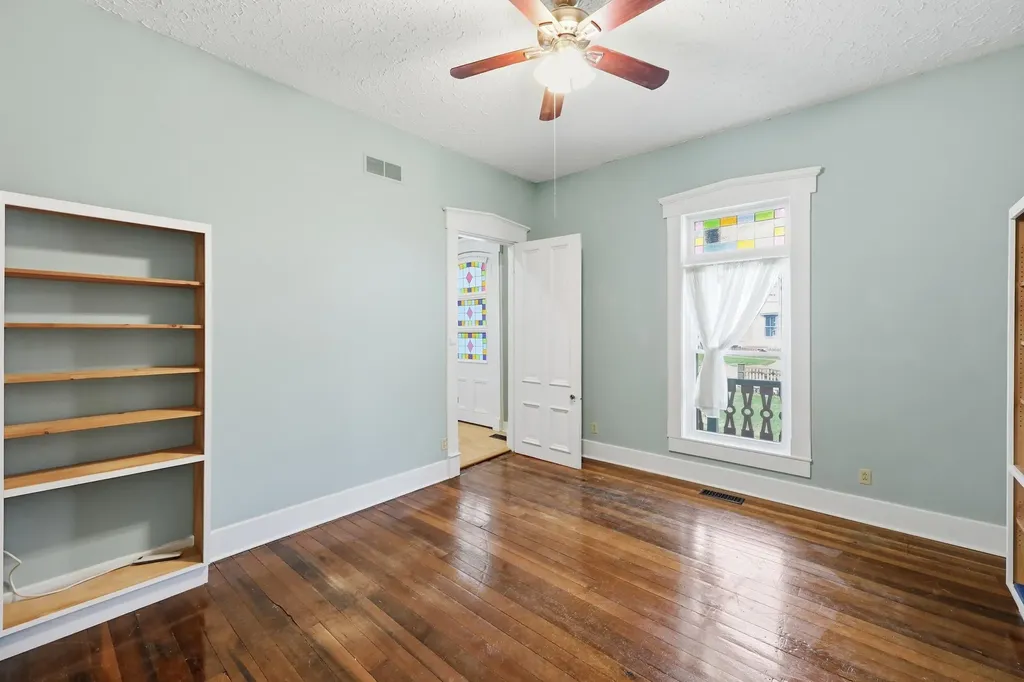 119 E Stephens Street Midway KY 40347
