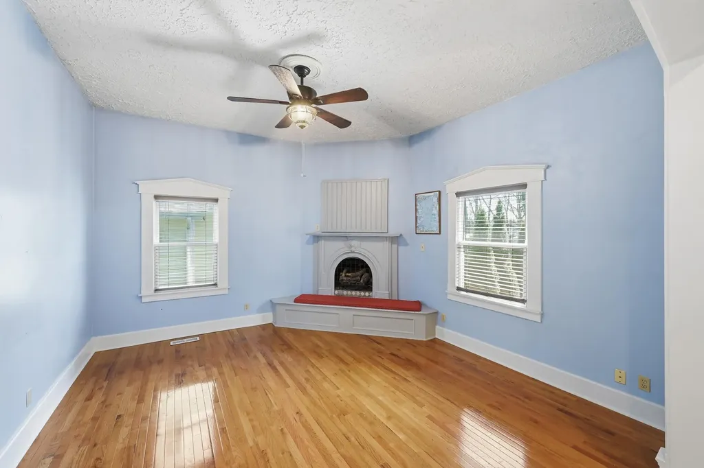 119 E Stephens Street Midway KY 40347
