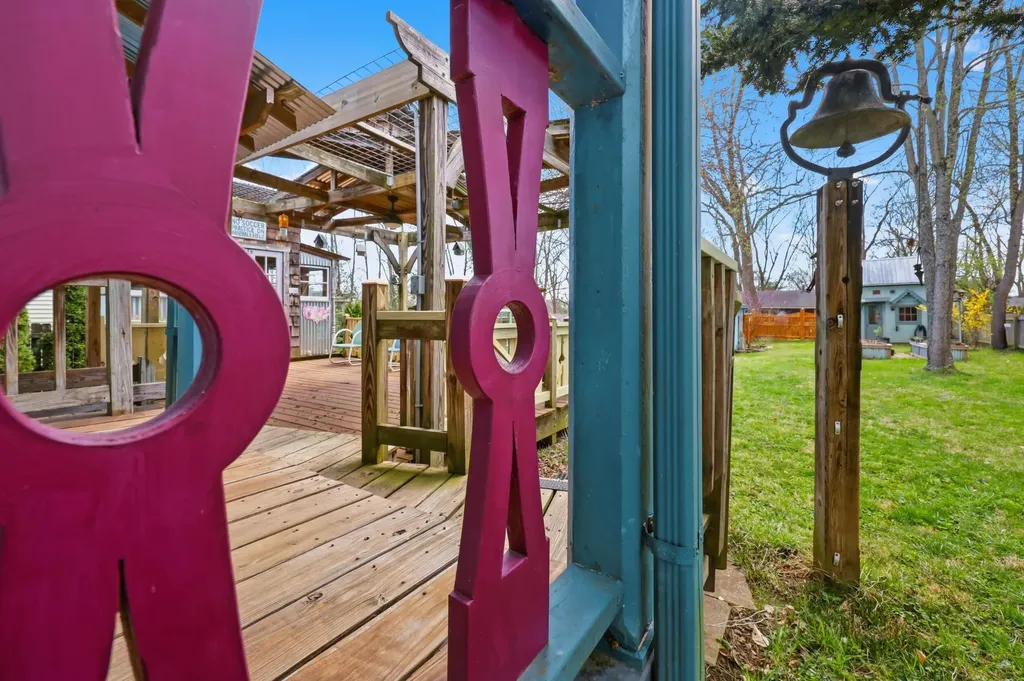 119 E Stephens Street Midway KY 40347