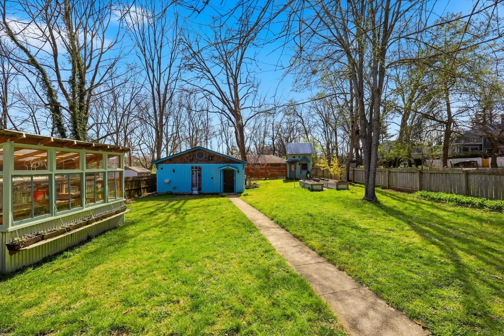 119 E Stephens Street Midway KY 40347