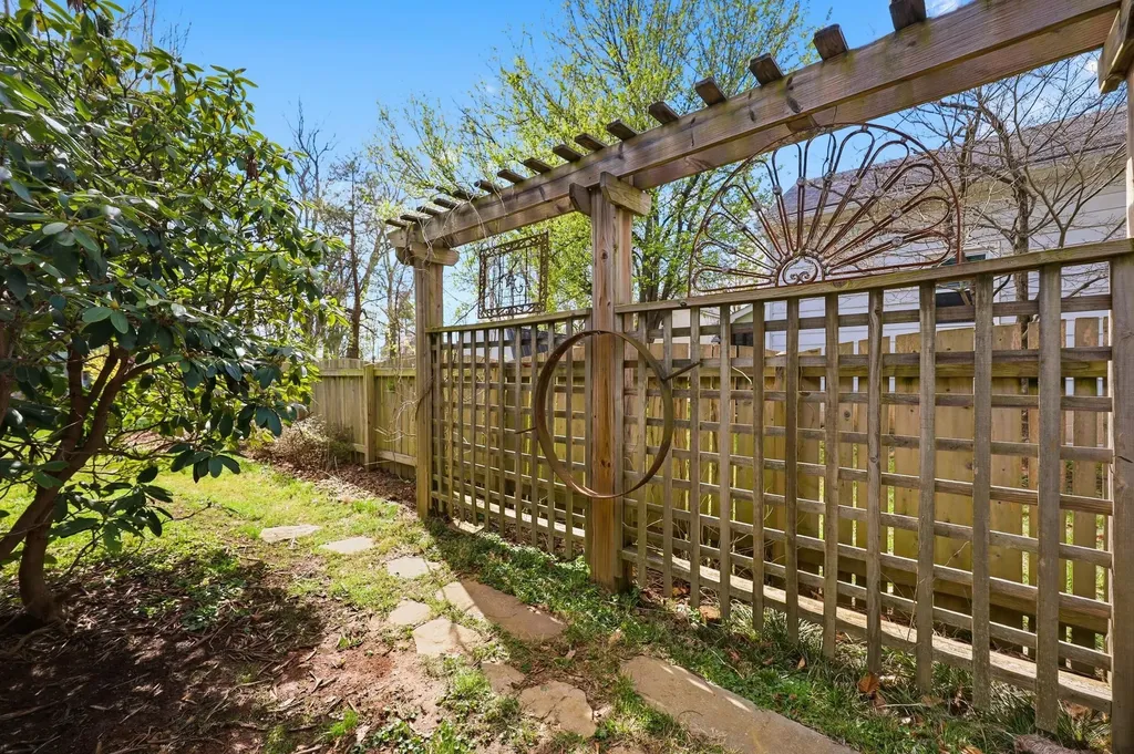 119 E Stephens Street Midway KY 40347
