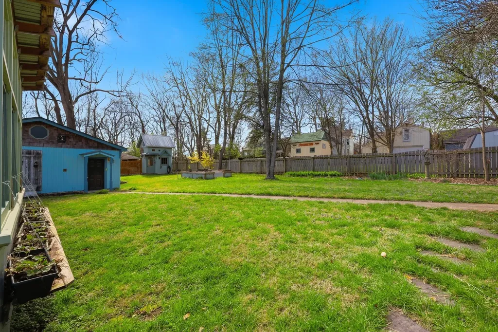 119 E Stephens Street Midway KY 40347