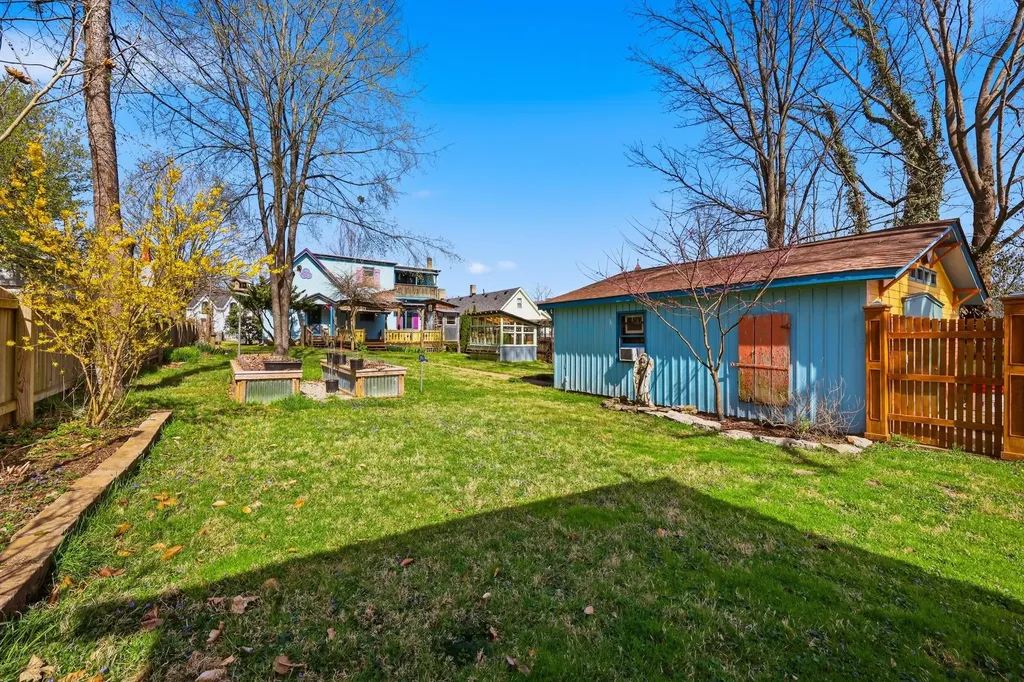 119 E Stephens Street Midway KY 40347