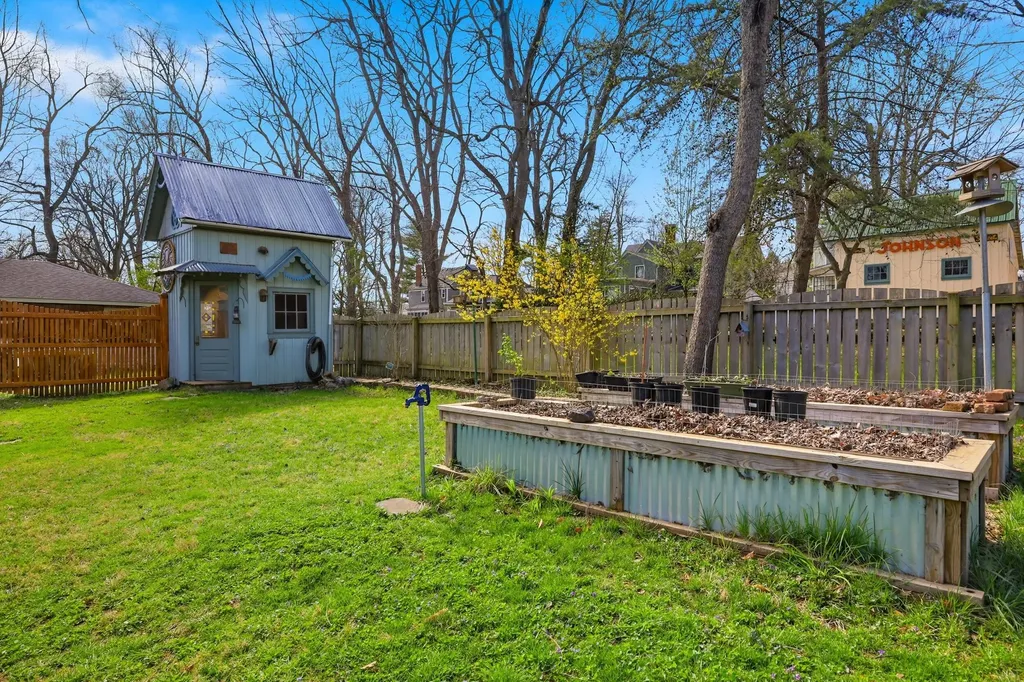 119 E Stephens Street Midway KY 40347