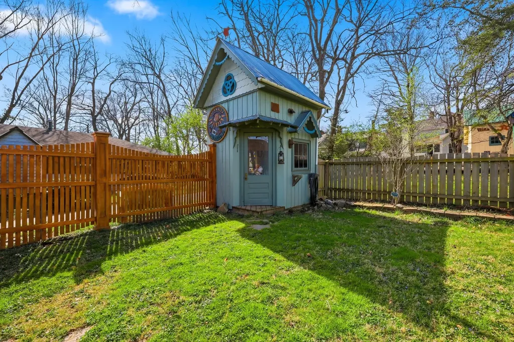 119 E Stephens Street Midway KY 40347