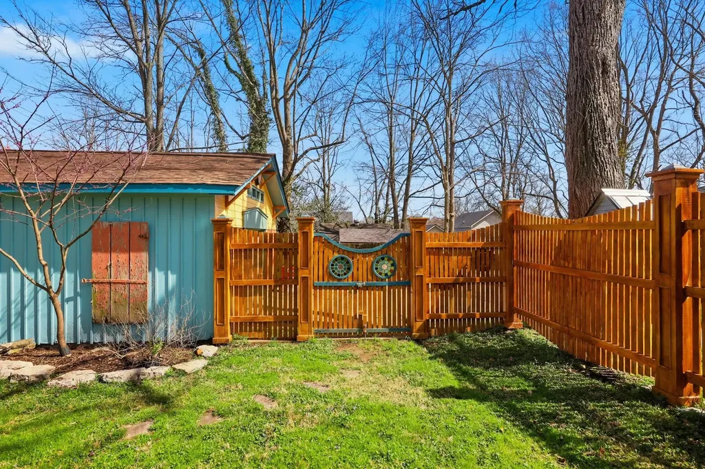 119 E Stephens Street Midway KY 40347