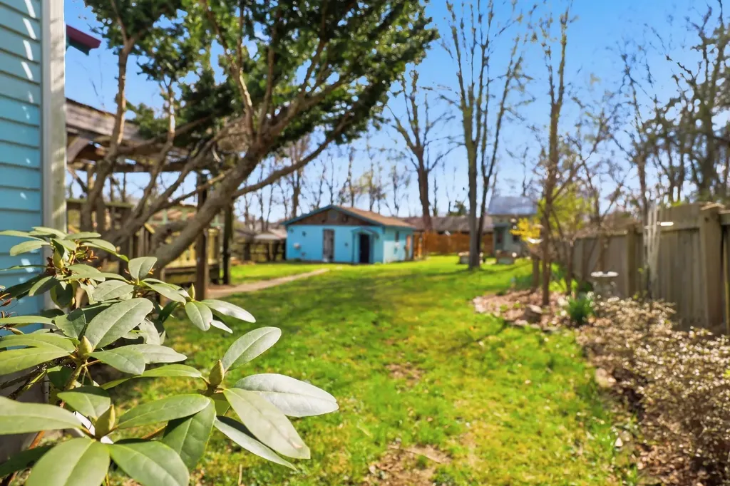 119 E Stephens Street Midway KY 40347