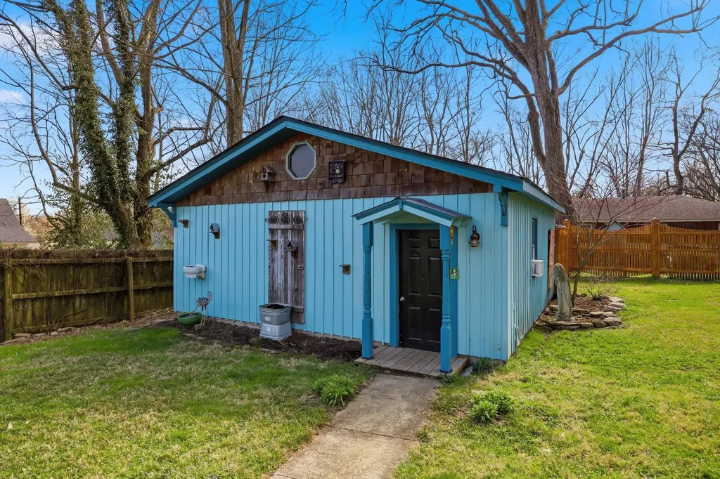 119 E Stephens Street Midway KY 40347