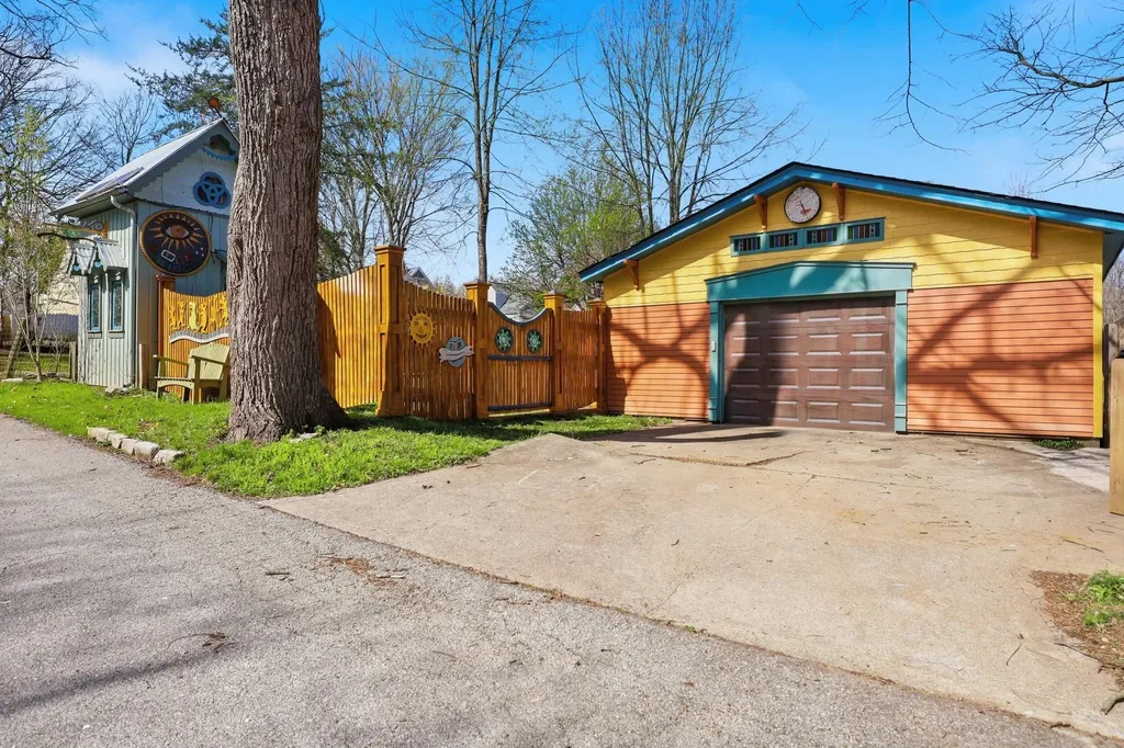 119 E Stephens Street Midway KY 40347