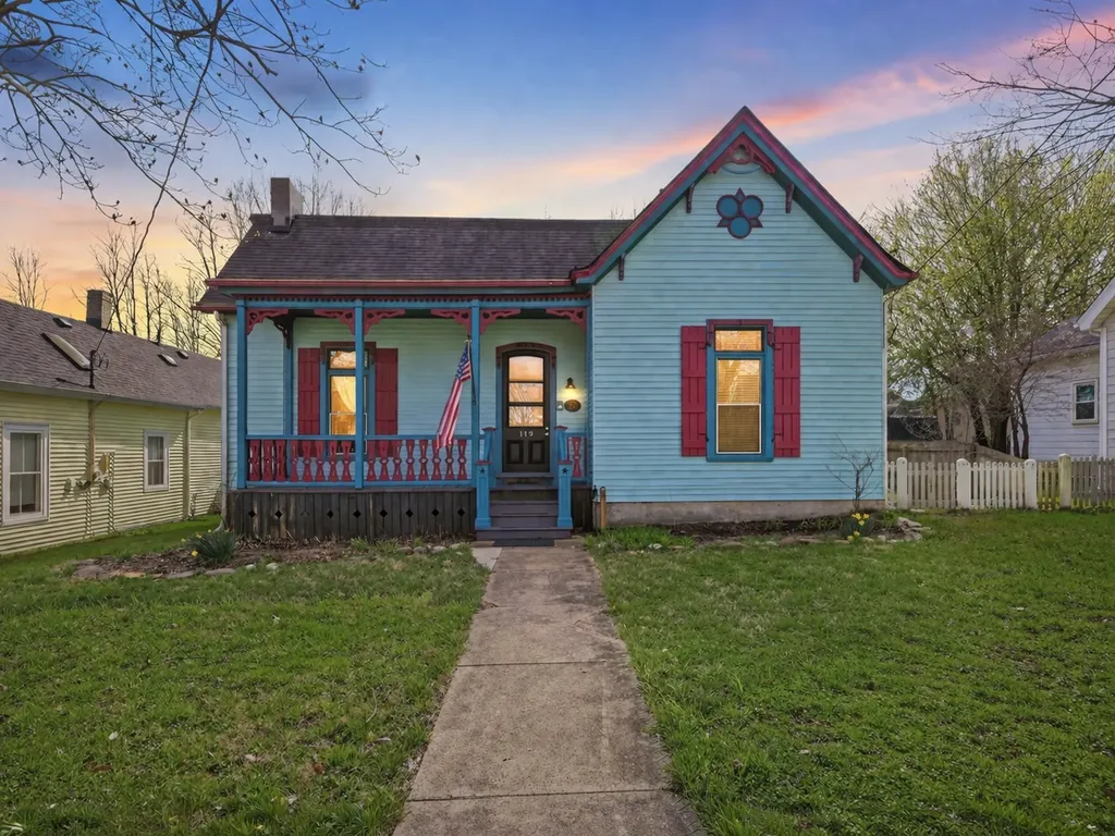 119 E Stephens Street Midway KY 40347